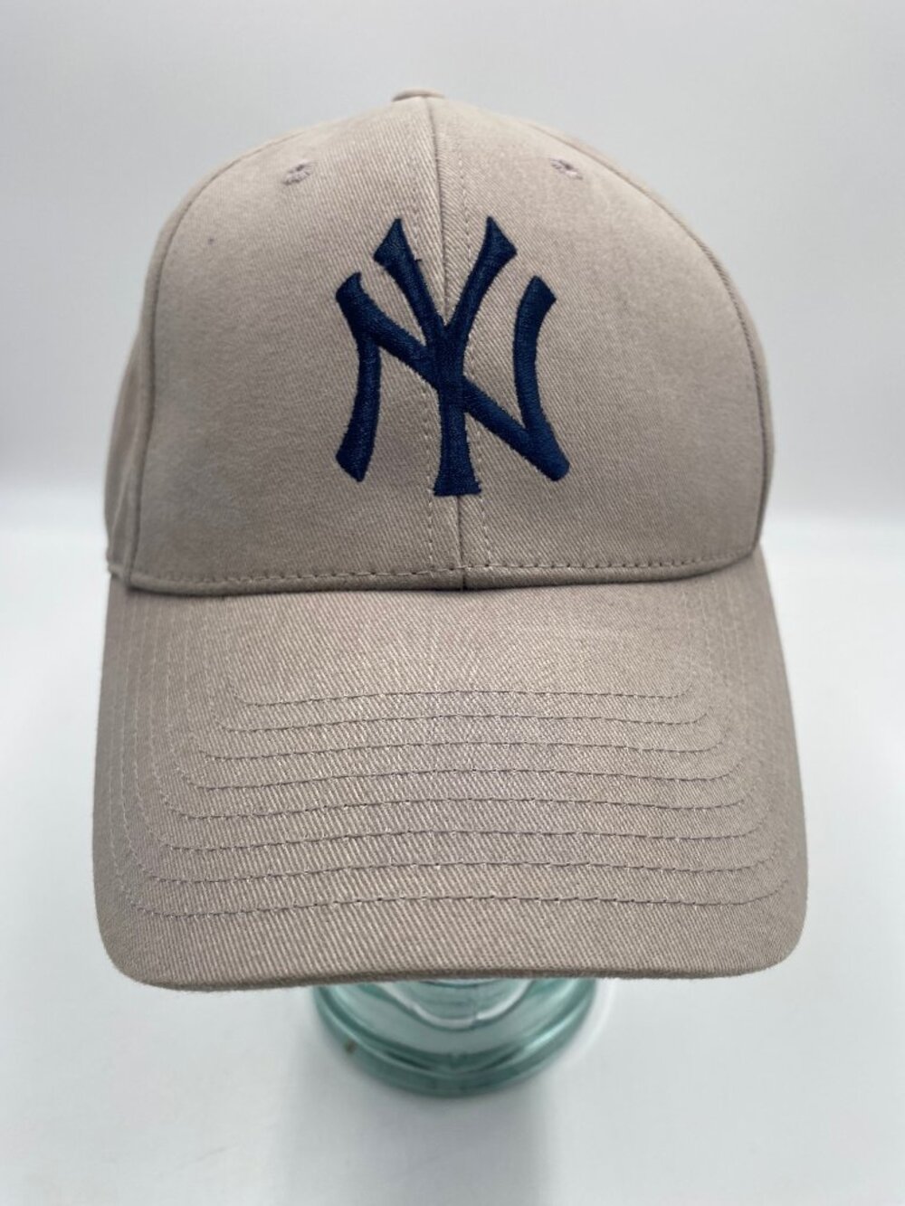 Fan Favorite New York Yankees MLB Baseball Hat Cap One Size Strapback Gray Taupe